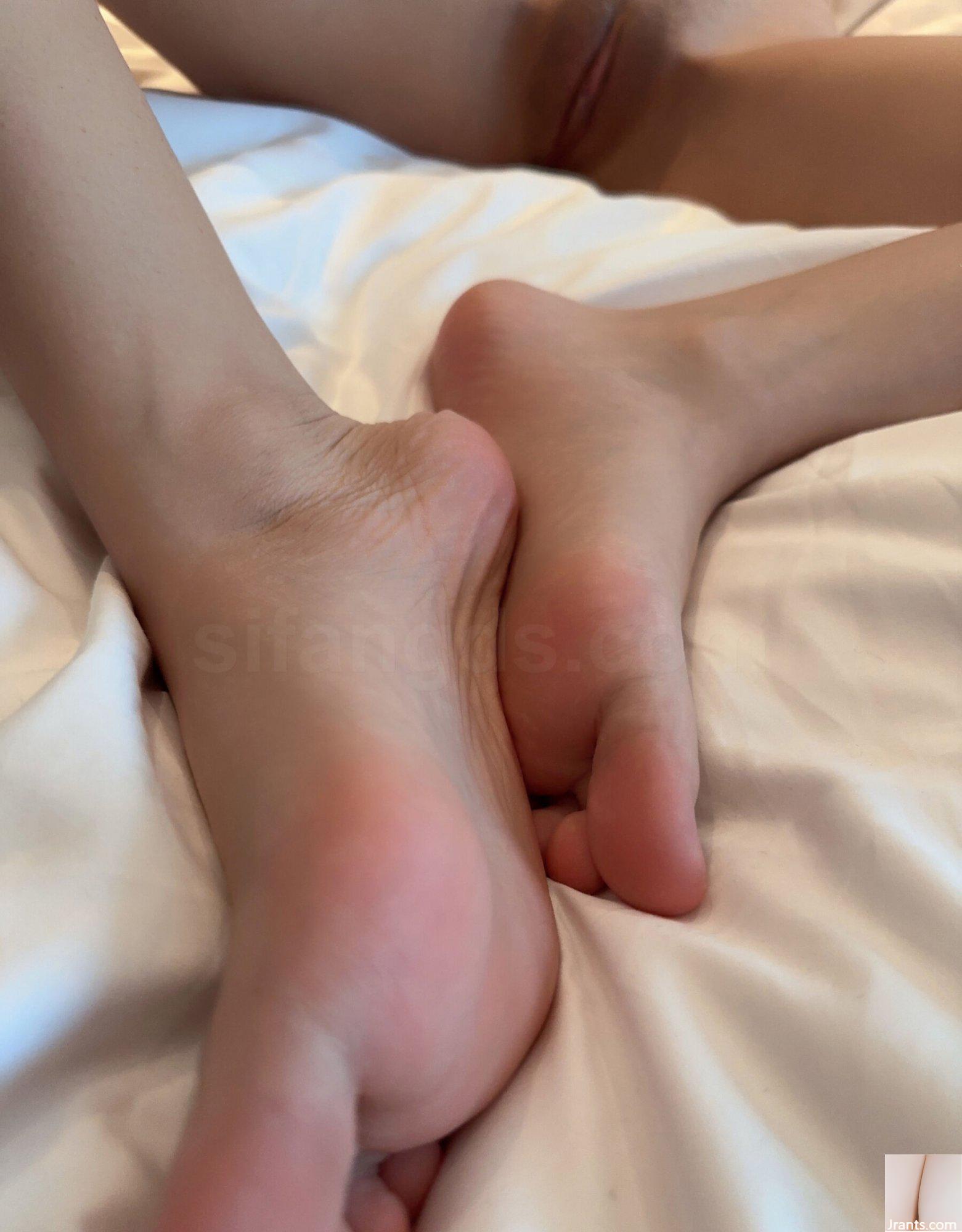 (Ảnh) Ảnh riêng tư thân hình của chị em người mẫu Trung Quốc không rõ danh tính (158P - Ảnh 94