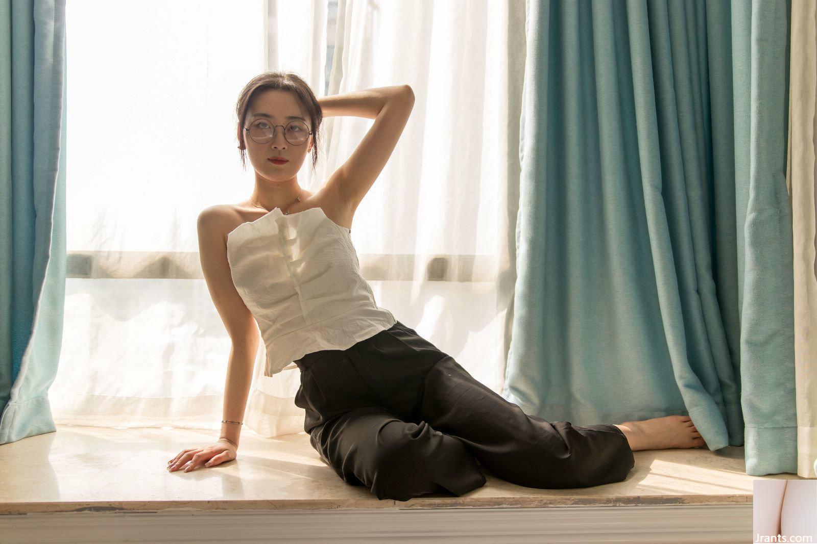 Bộ ảnh riêng tư trên cơ thể cô gái đeo kính PKG của người mẫu Trung Quốc (2021.08.02)-01 (100P) - Ảnh 12