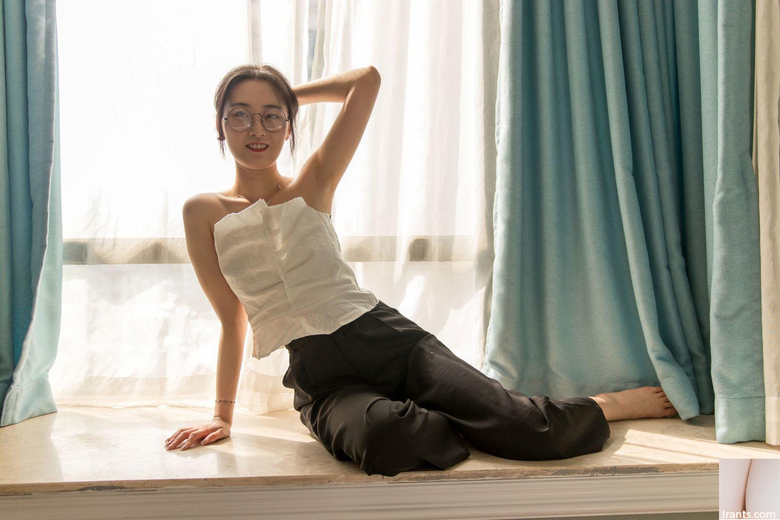 Bộ ảnh riêng tư trên cơ thể cô gái đeo kính PKG của người mẫu Trung Quốc (2021.08.02)-01 (100P) - Ảnh 13