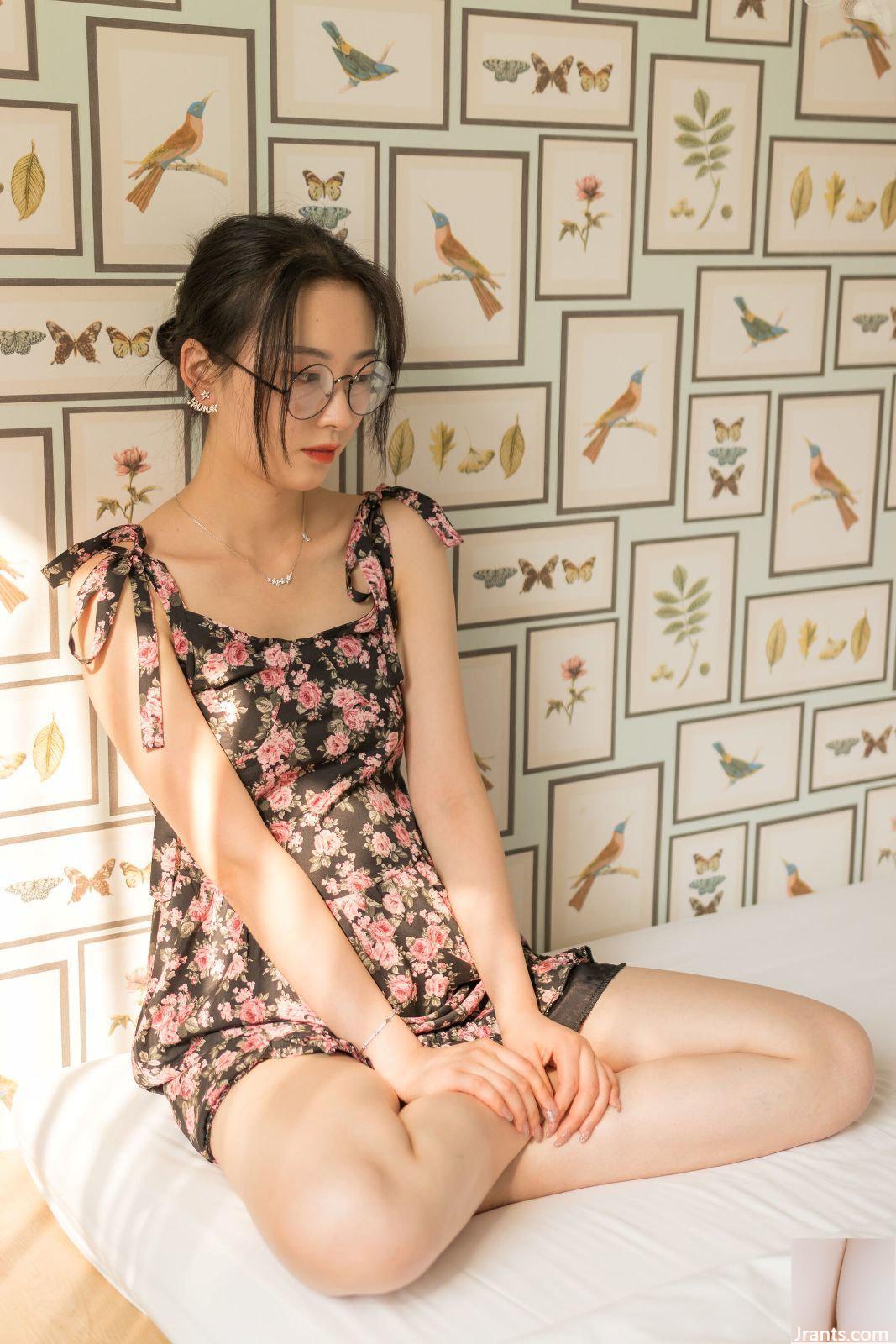 Bộ ảnh riêng tư trên cơ thể cô gái đeo kính PKG của người mẫu Trung Quốc (2021.08.02)-01 (100P) - Ảnh 32