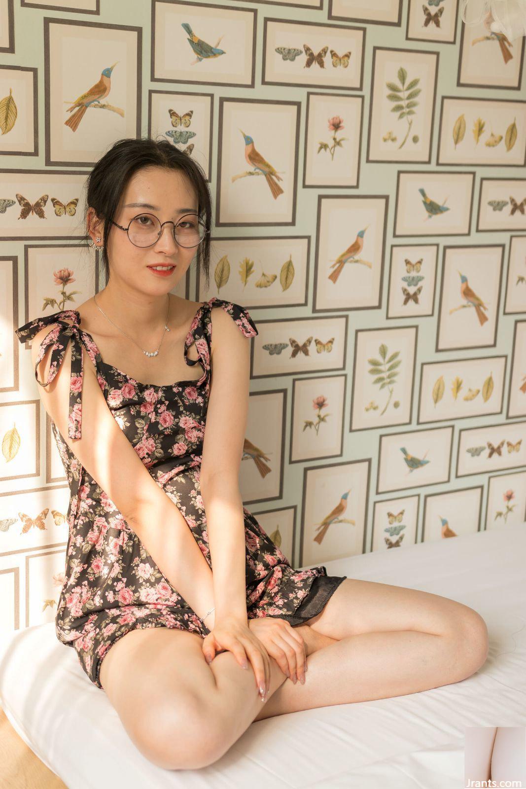 Bộ ảnh riêng tư trên cơ thể cô gái đeo kính PKG của người mẫu Trung Quốc (2021.08.02)-01 (100P) - Ảnh 33