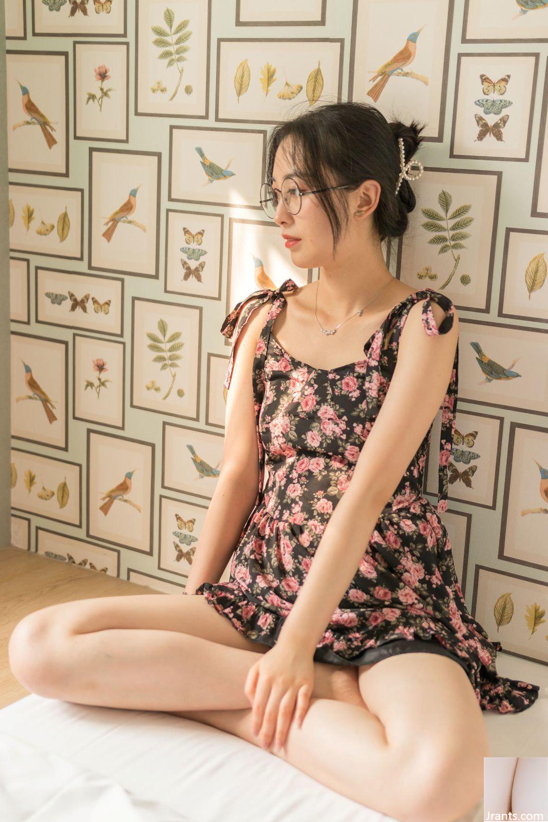 Bộ ảnh riêng tư trên cơ thể cô gái đeo kính PKG của người mẫu Trung Quốc (2021.08.02)-01 (100P) - Ảnh 34