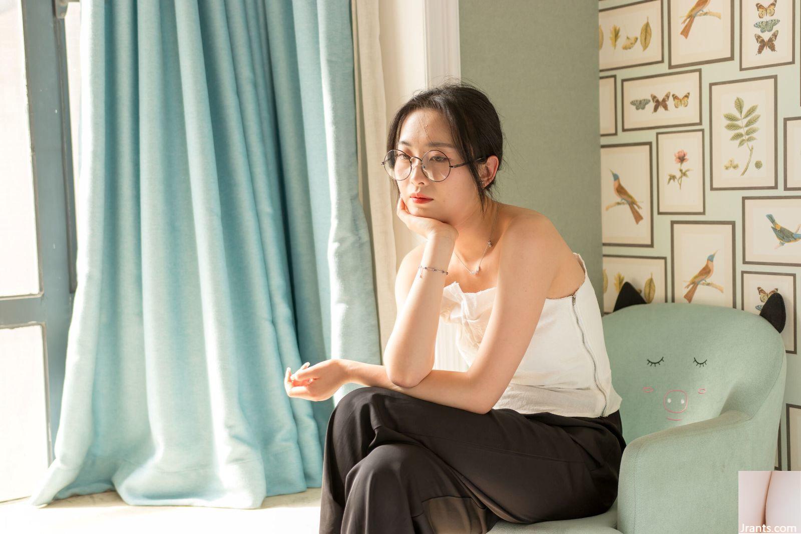 Bộ ảnh riêng tư trên cơ thể cô gái đeo kính PKG của người mẫu Trung Quốc (2021.08.02)-01 (100P) - Ảnh 3