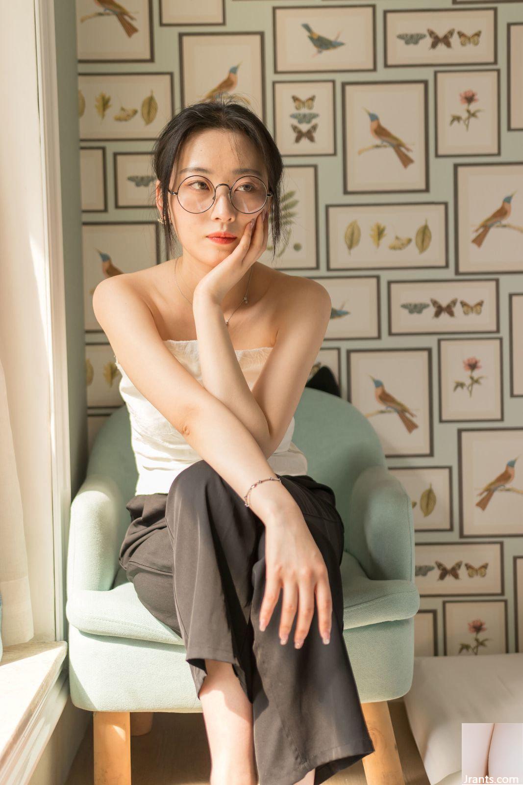 Bộ ảnh riêng tư trên cơ thể cô gái đeo kính PKG của người mẫu Trung Quốc (2021.08.02)-01 (100P) - Ảnh 4