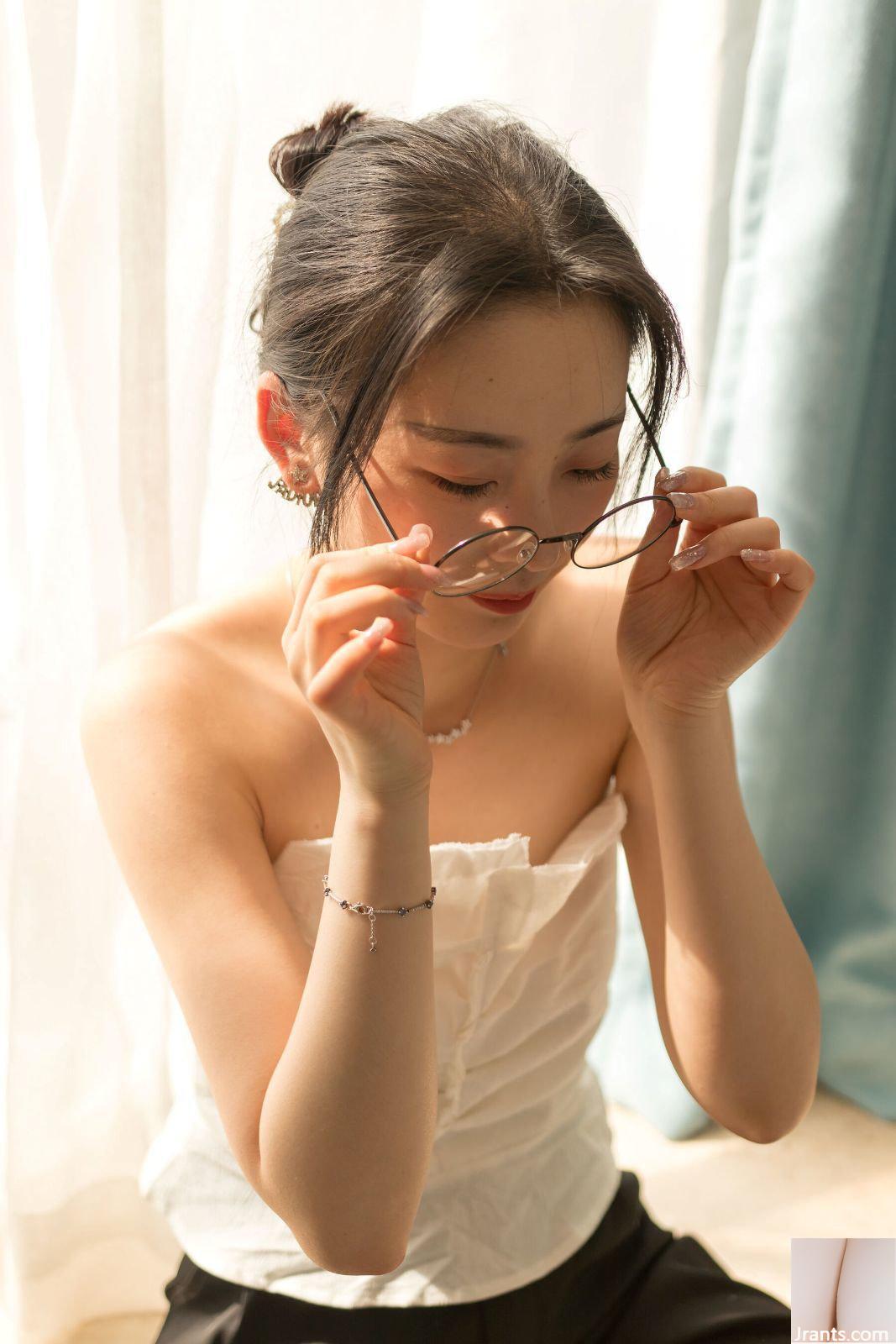 Bộ ảnh riêng tư trên cơ thể cô gái đeo kính PKG của người mẫu Trung Quốc (2021.08.02)-01 (100P) - Ảnh 8