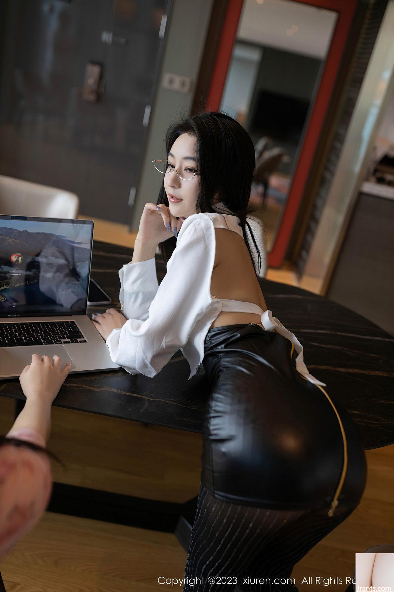 Xiong Xiaonuo, nữ thư ký trong văn phòng, khoe ngực quyến rũ và để lộ cặp mông trái đào. Cô có đôi chân dài và tất đen (39P) - Ảnh 2