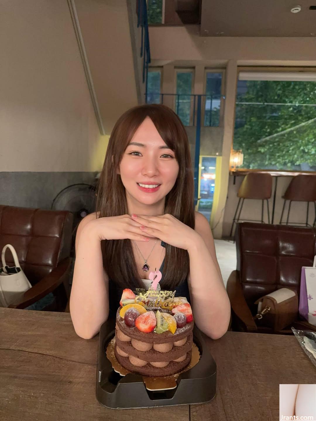 “Sisi” có đôi mắt to, nụ cười ngọt ngào và dáng người rất đẹp (10P) - Ảnh 2