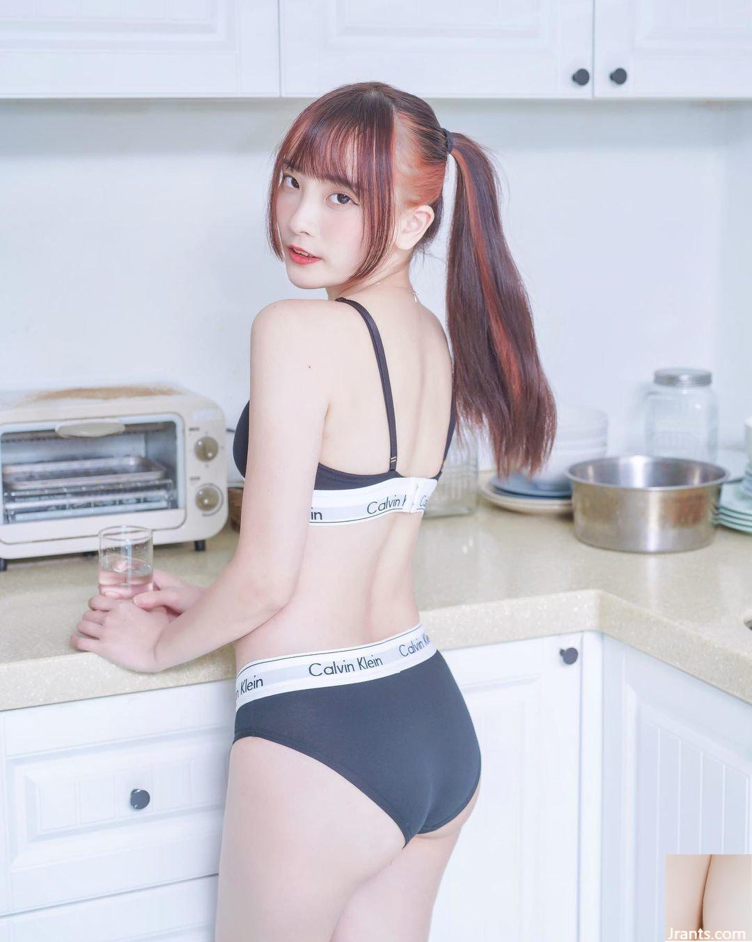 Hot girl “Puff” căng sữa tràn ngập rãnh sâu trắng như tuyết cực hấp dẫn (10P - Ảnh 10