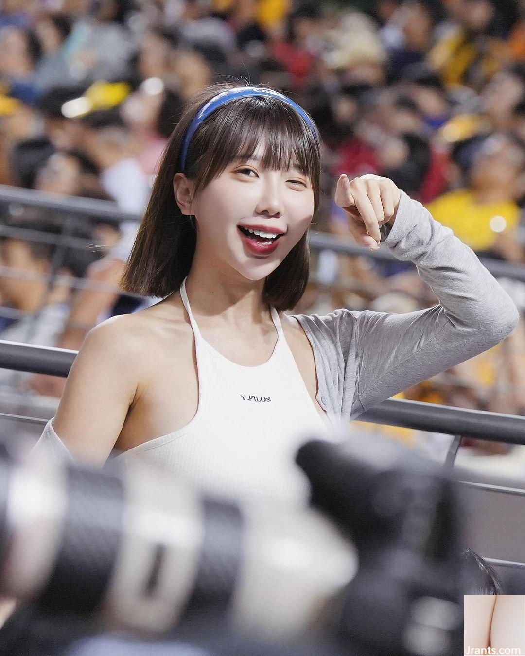 “Mika Hsu” ngực tuyết sắp tràn ra góc độ tà ác, ngại quá (10P) - Ảnh 3