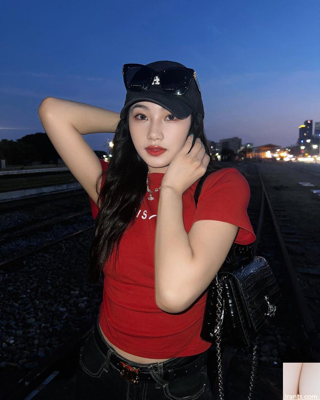 Hot girl “Li Yun” sở hữu làn da hồng hào, để lộ gương mặt dễ thương và vóc dáng dữ tợn (10P) - Ảnh 6