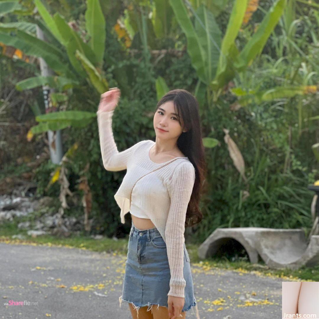 Gái Malaysia vui chơi công viên nước, trang phục xuyên thấu quá bắt mắt - Ảnh 4