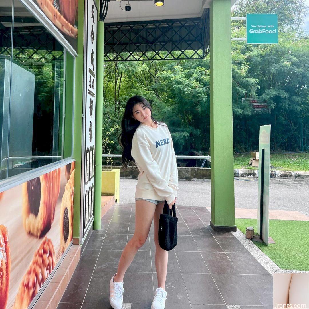 Gái Malaysia vui chơi công viên nước, trang phục xuyên thấu quá bắt mắt - Ảnh 6