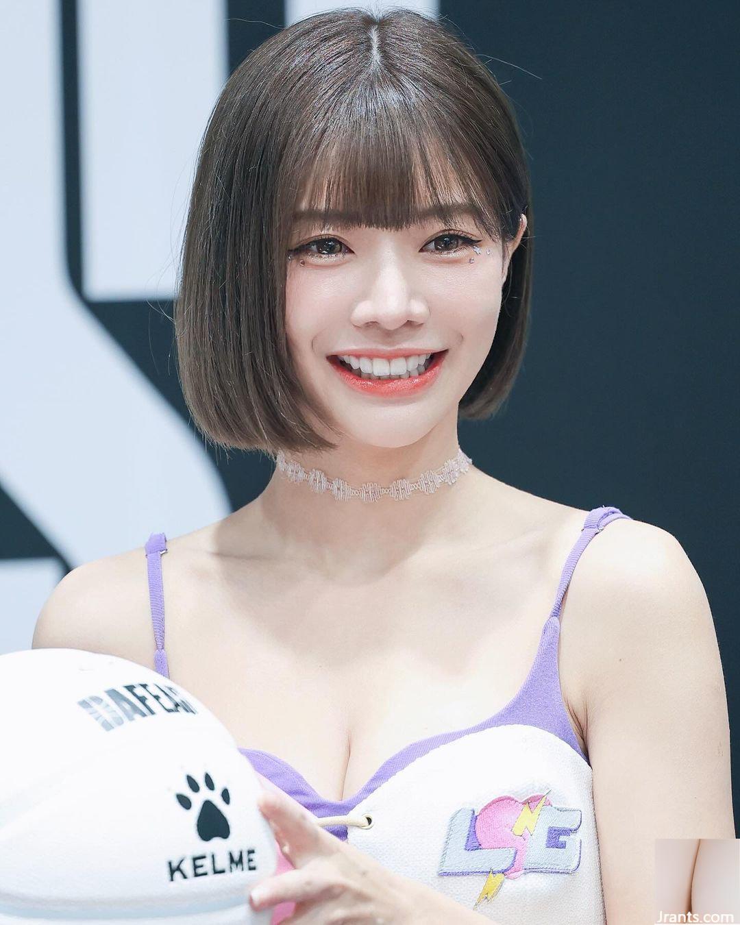 MC cổ vũ chính trực nhất “Lin Airong” trong bộ ảnh xinh đẹp với vẻ mặt mờ mịt đến mức oi bức (10P)