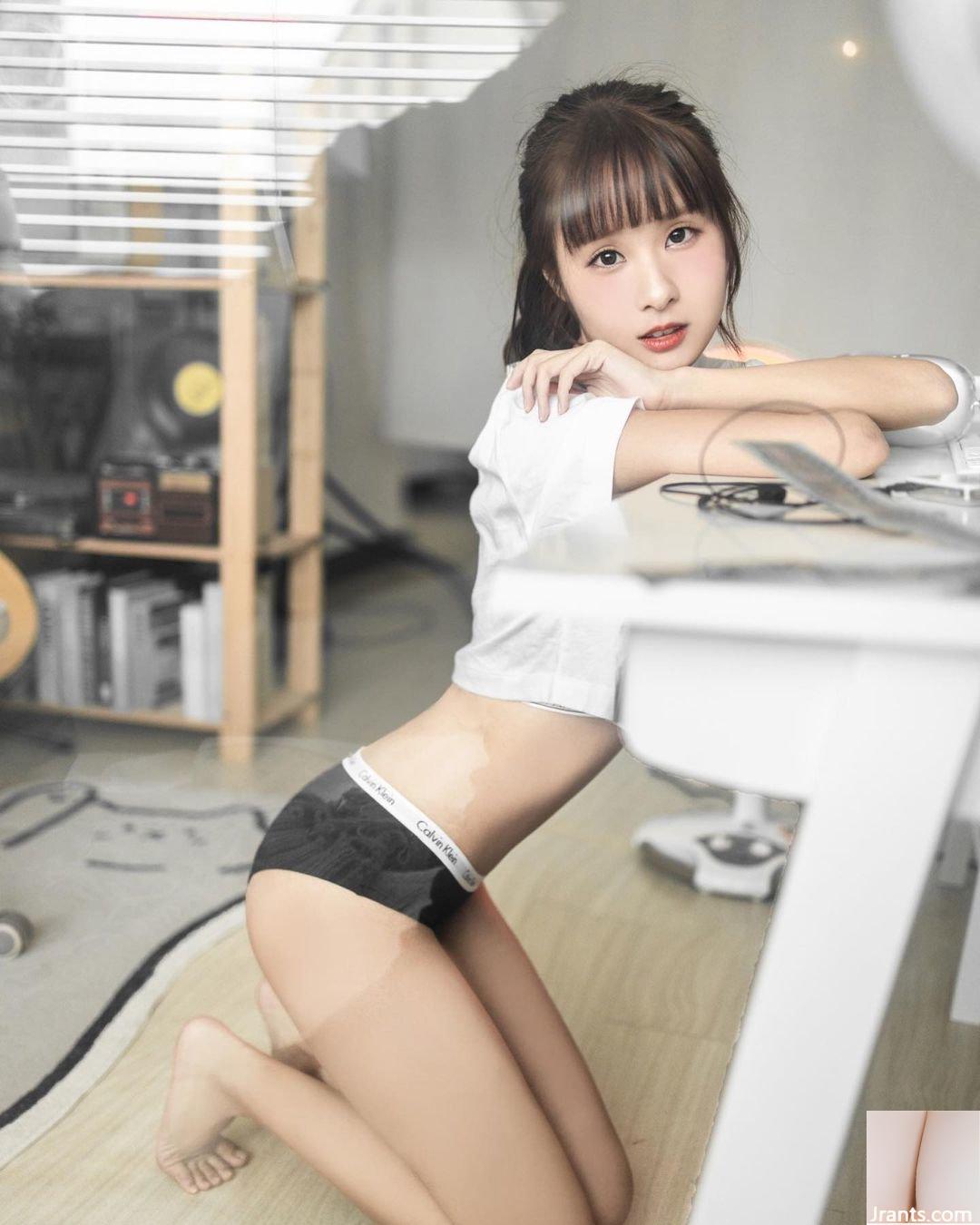 Người nổi tiếng Internet “NiNiRuniniru” khoe đôi chân dài khó tin khiến tim loạn nhịp (10P) - Ảnh 9