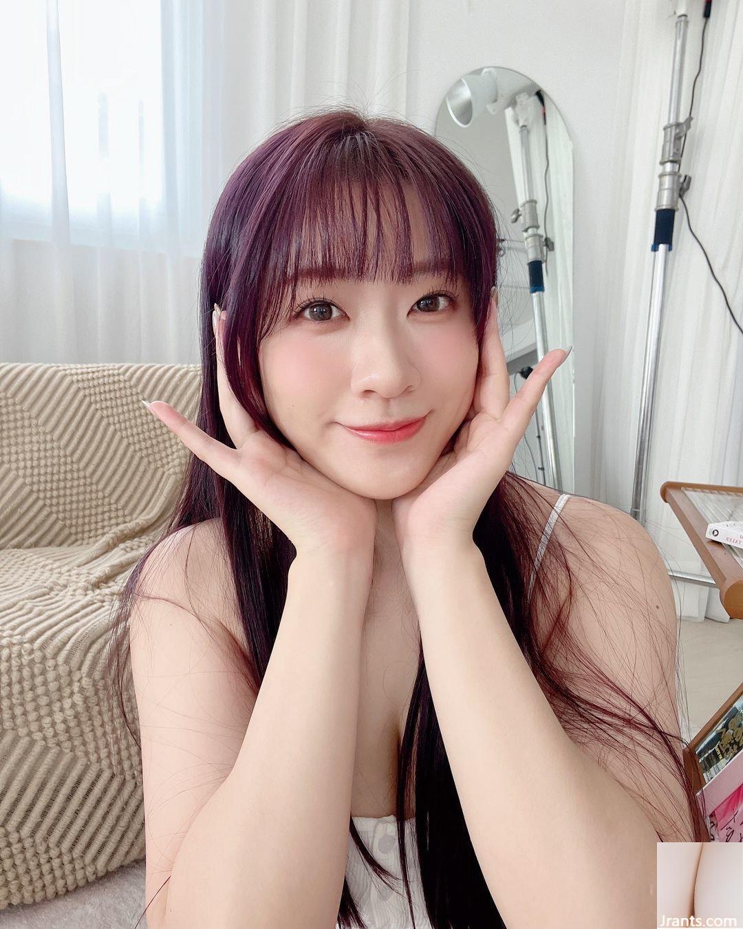 “Qiuqiu MiKa” có bộ ngực tròn đẹp nhưng nặng đến mức sắp lòi ra ngoài (10P)