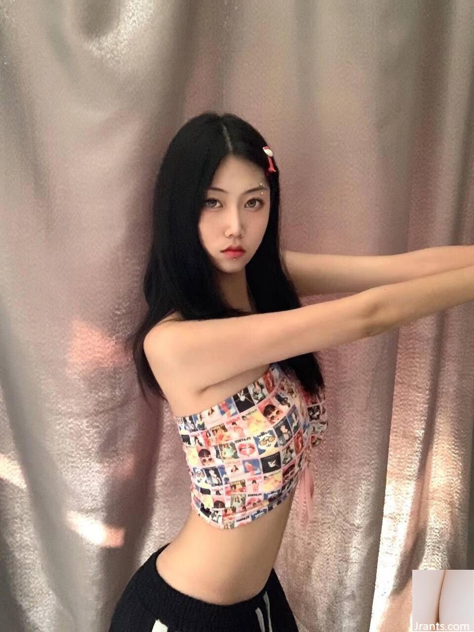 Cô gái ngây thơ thật gợi cảm (25P) - Ảnh 22