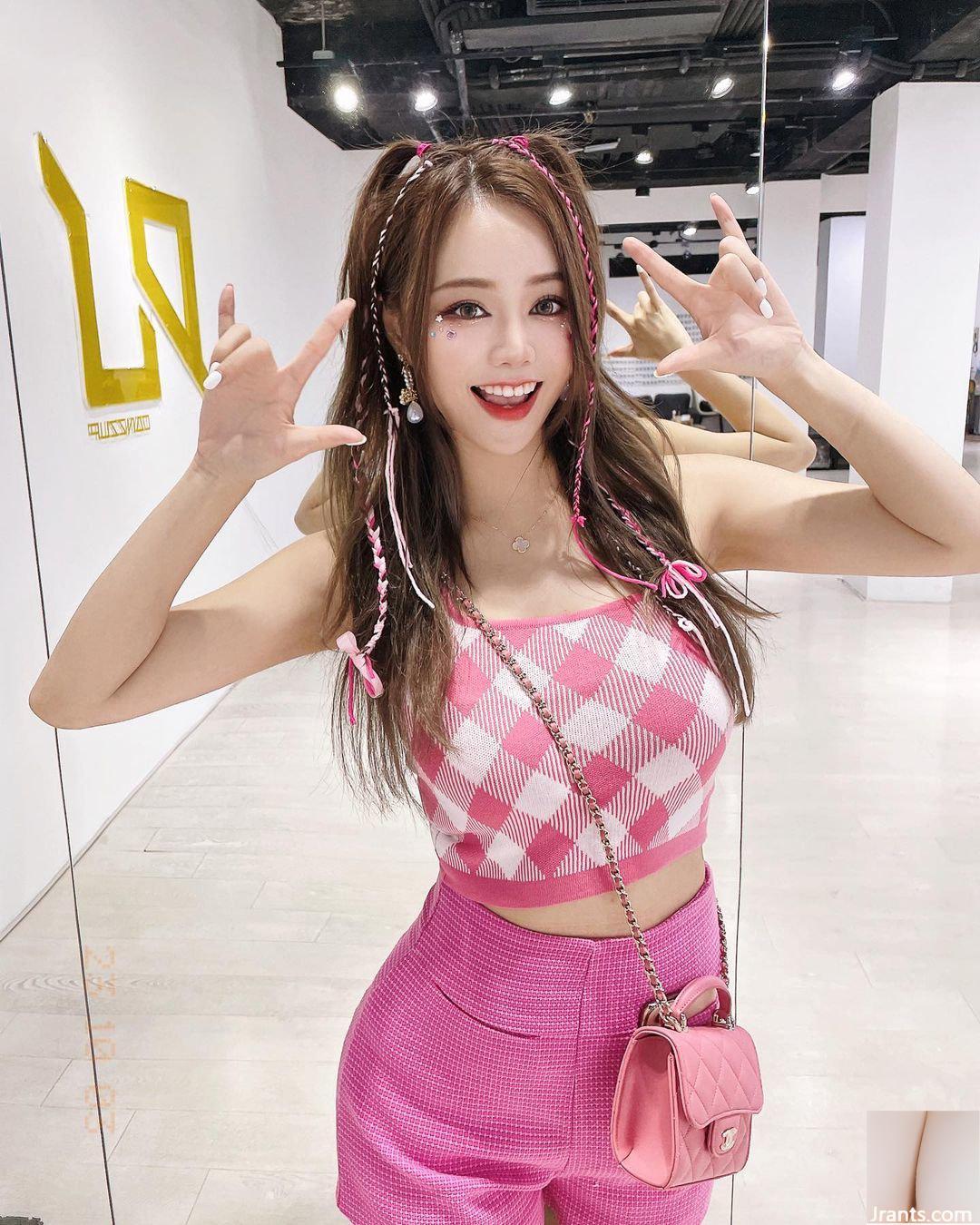 Hot girl phát sóng trực tiếp “Sun Huitong Candy” gây choáng với đôi mắt sâu hút hồn và siêu quyến rũ (10P) - Ảnh 3