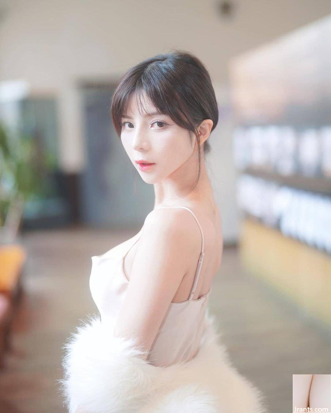 Cô gái khí chất “Xiang Cheng” có đường cong nóng bỏng và đôi mắt quyến rũ (10P)