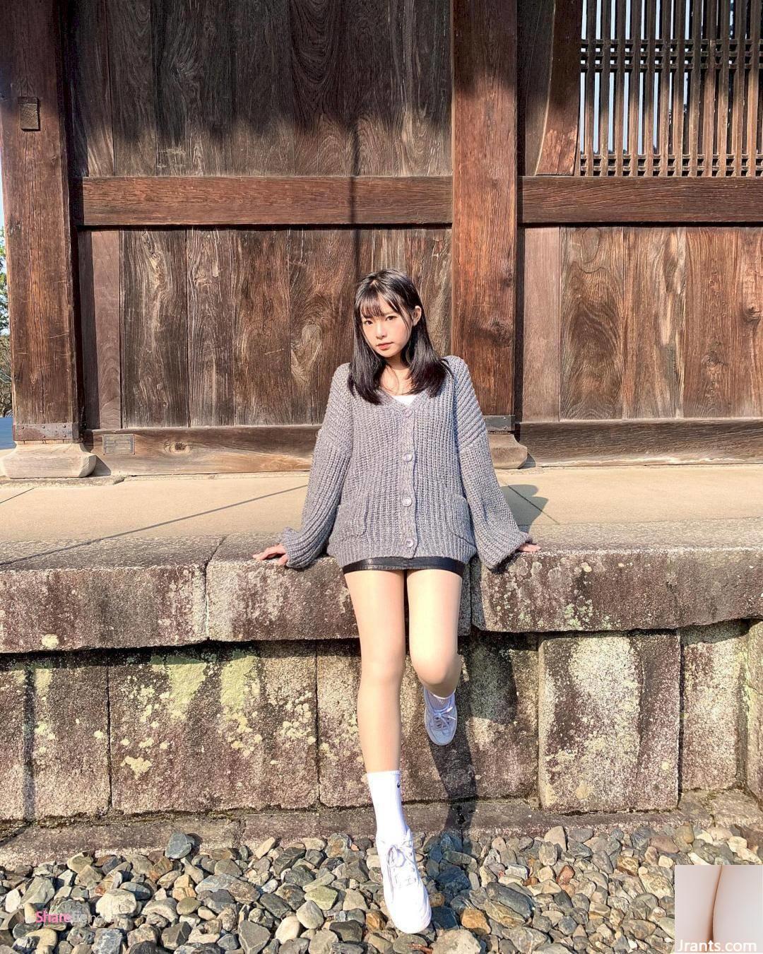 Cô gái ngọt ngào và ngoan ngoãn chụp ảnh selfie với ck của mình, cư dân mạng cho rằng: “Kéo nó xuống thì tệ quá”. - Ảnh 9