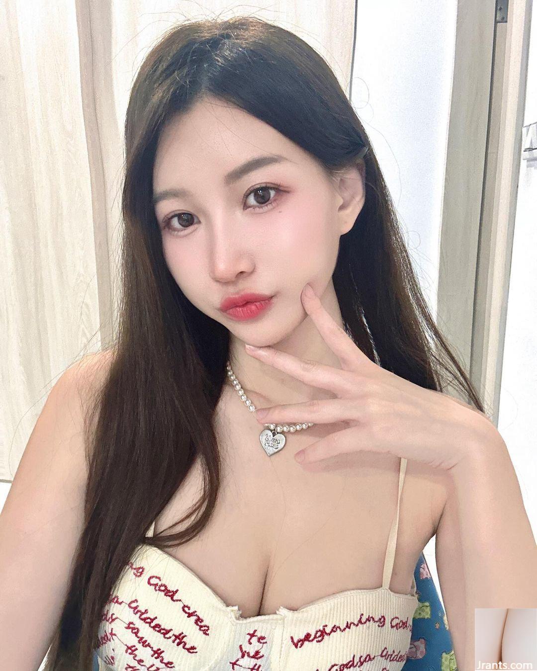 Đường cong chữ S tròn trịa của nữ thần “Nina Zhang Zhang” thực sự quá dữ dằn Bộ ảnh khoe ngực hút mắt (10P) - Ảnh 3