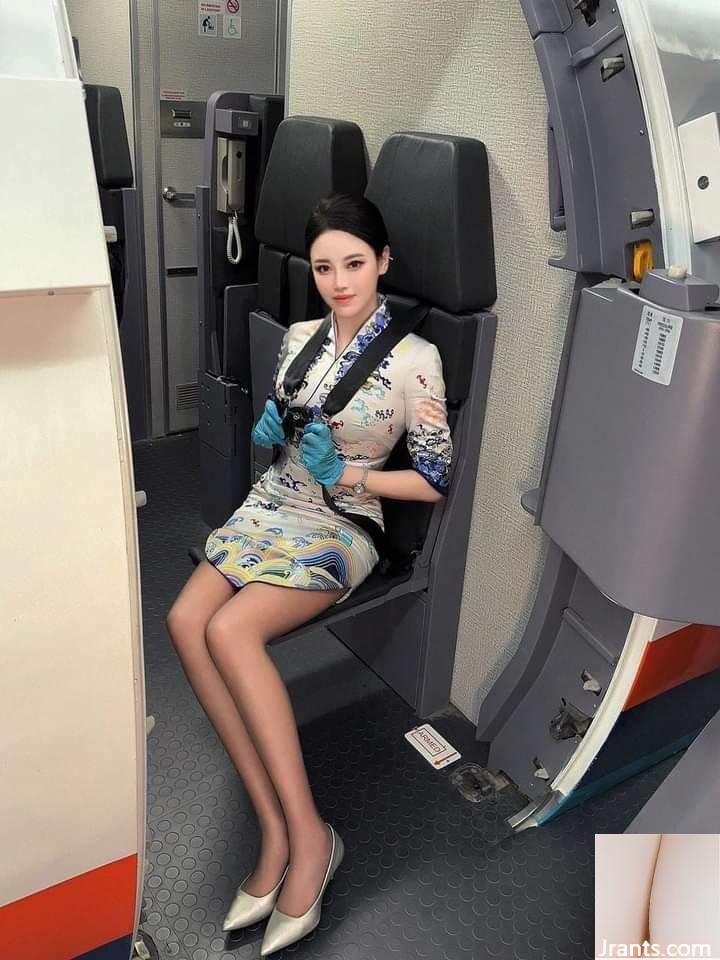 Tiếp viên selfie - Ảnh 11