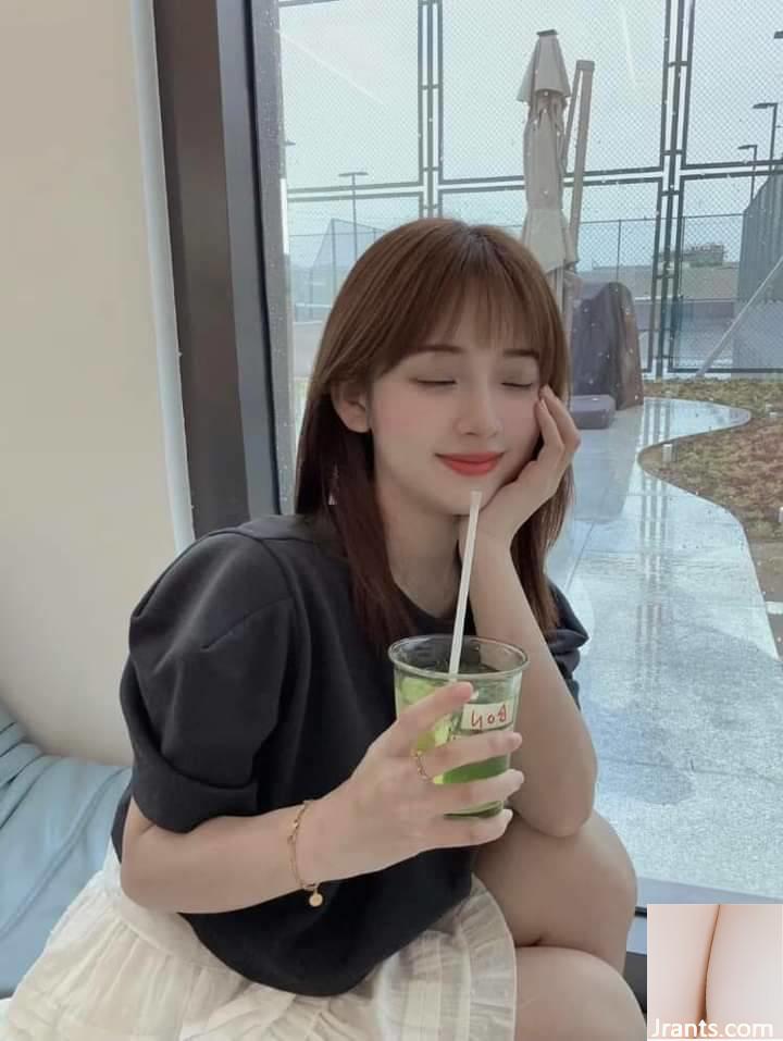 Tiếp viên selfie - Ảnh 13