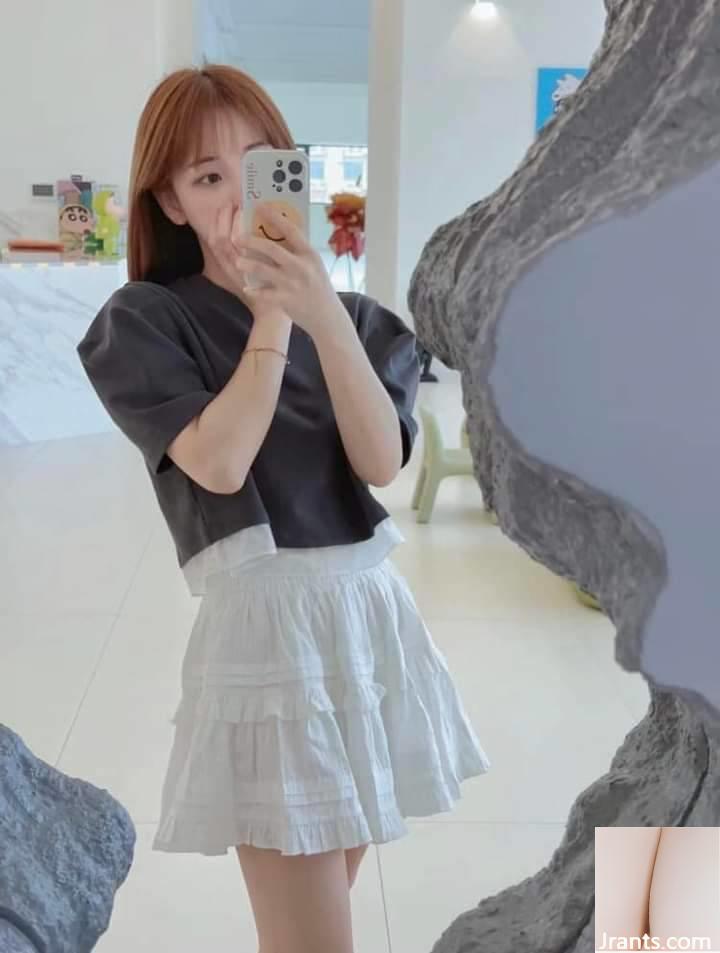 Tiếp viên selfie - Ảnh 14