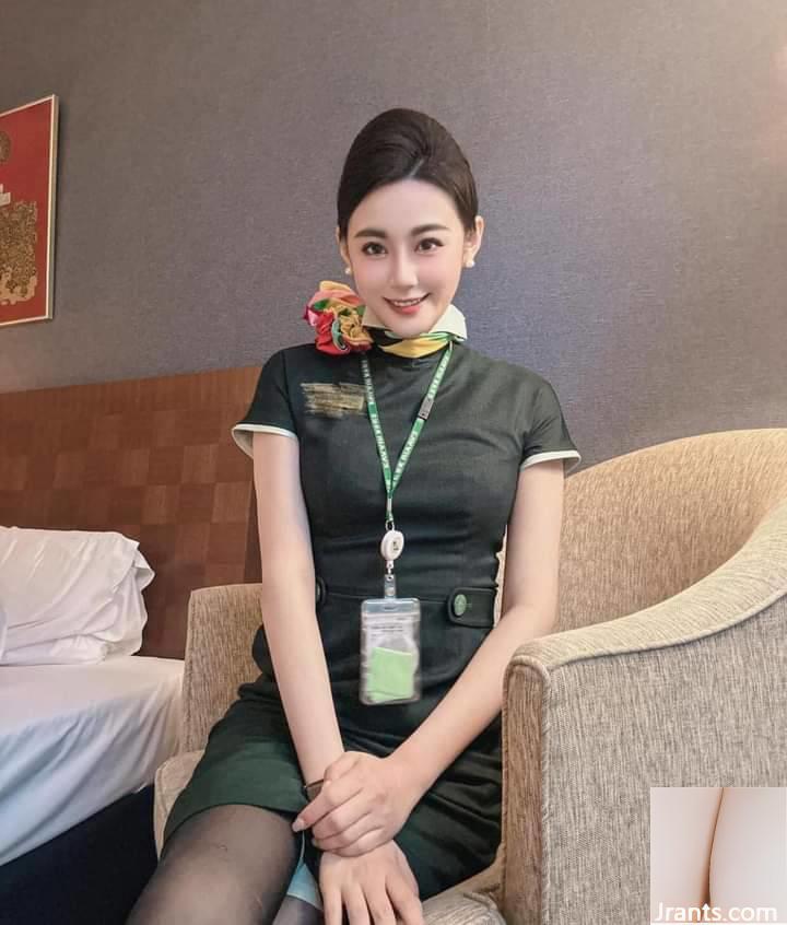 Tiếp viên selfie - Ảnh 15