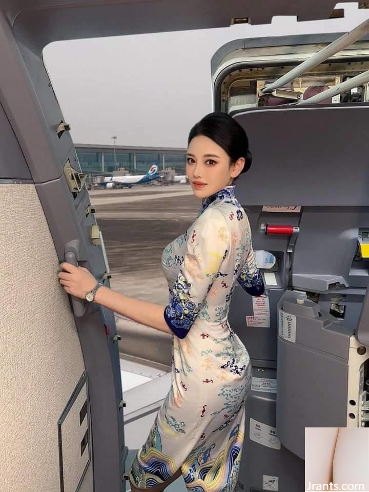 Tiếp viên selfie - Ảnh 9