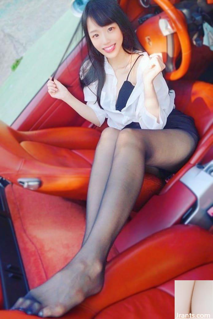 nhân viên bán hàng xinh đẹp - Ảnh 13