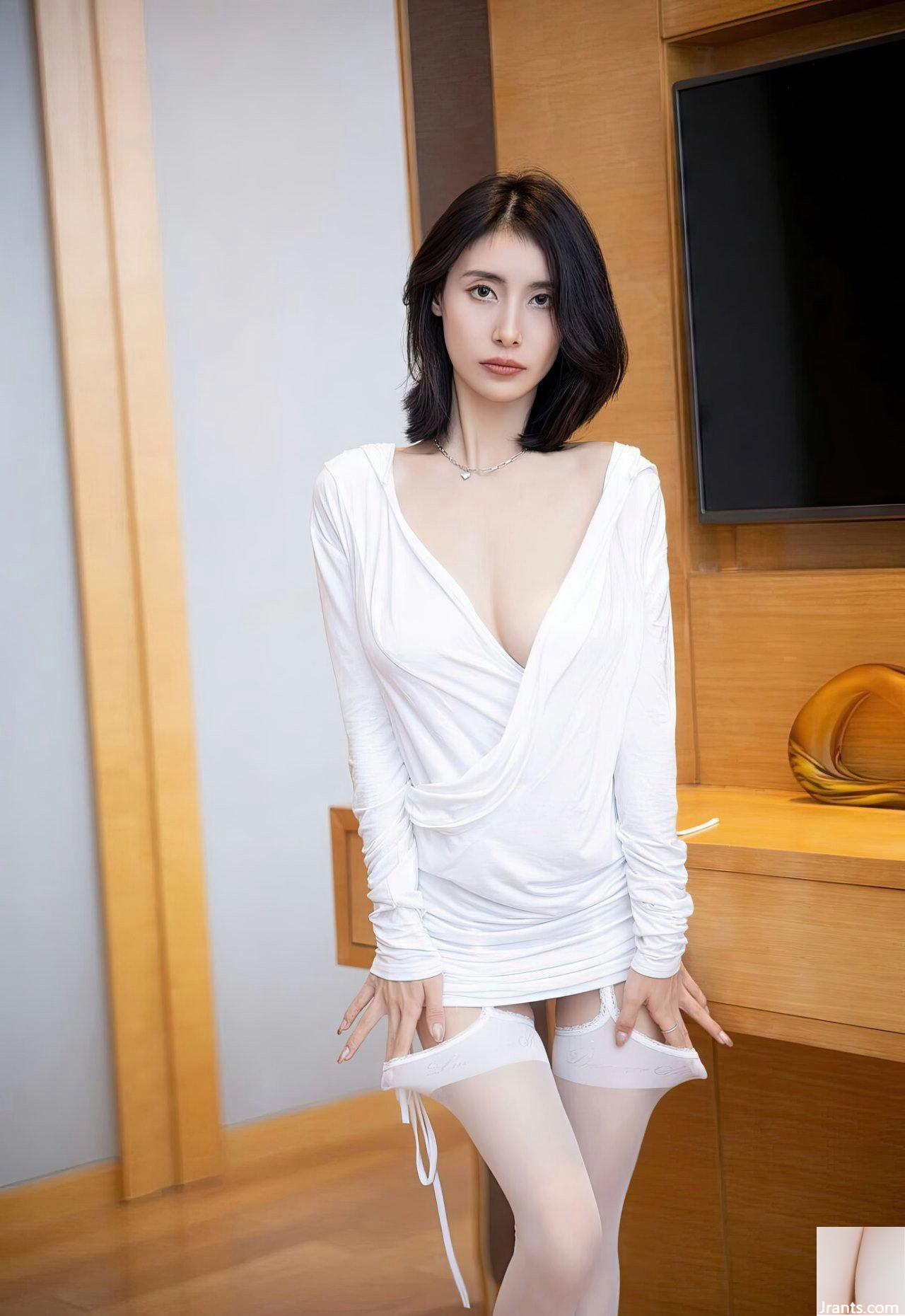 Người phụ nữ trẻ xinh đẹp với đôi tất lụa trắng, giày cao gót gợi cảm, đôi chân đẹp, bụ bẫm, trắng trẻo và dịu dàng, ngực khủng, tất và chân ảnh (10P) - Ảnh 7