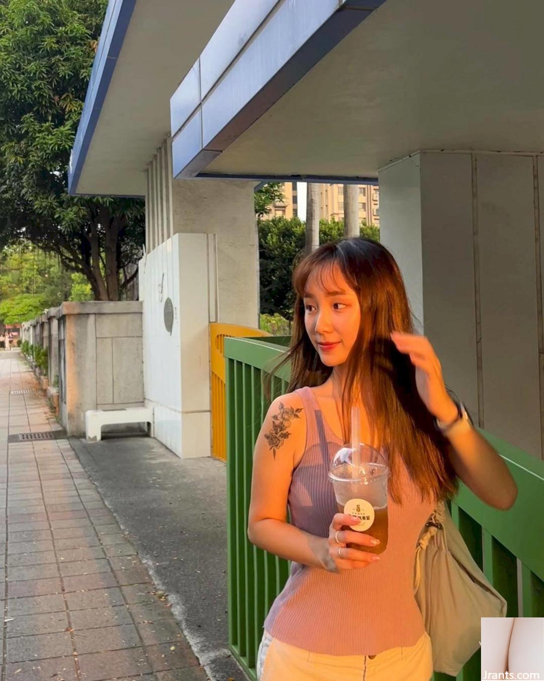 Cô gái xinh đẹp chụp ảnh tốt nghiệp trong gió lạnh ở bãi biển - Ảnh 7