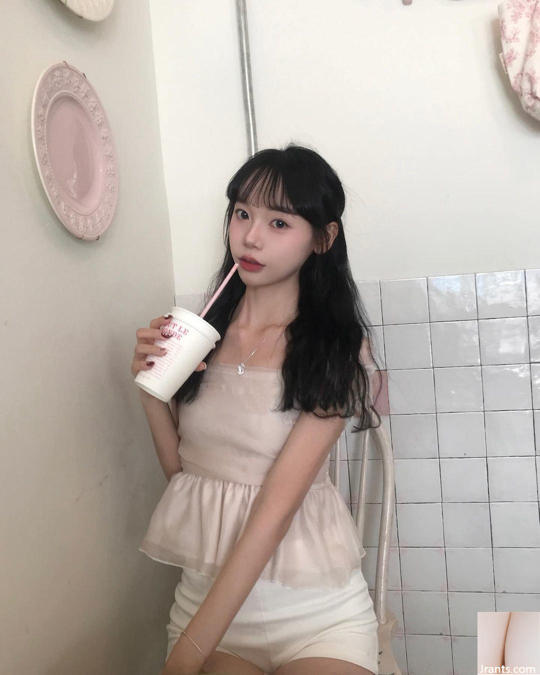 Cô gái xinh đẹp “Caixuan” có vẻ ngoài tươi tắn và tràn đầy tình yêu đầu tiên. Cô ấy thật quyến rũ (10P)