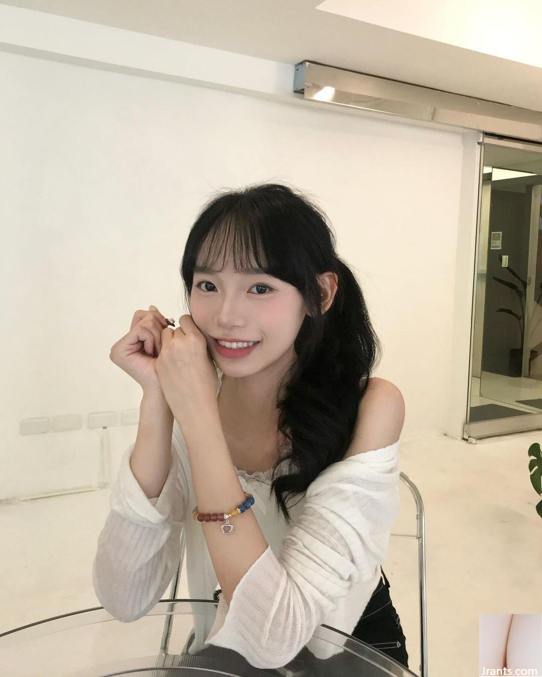 Cô gái xinh đẹp “Caixuan” có vẻ ngoài tươi tắn và tràn đầy tình yêu đầu tiên. Cô ấy thật quyến rũ (10P) - Ảnh 2