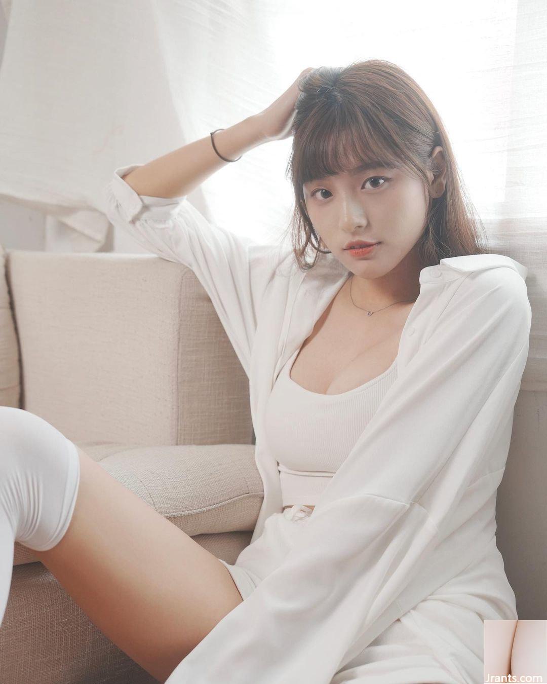 “YUN” có đôi mắt to tròn, trong sáng, trẻ con và hơi gợi cảm và có ngoại hình đáng kinh ngạc (10P) - Ảnh 7