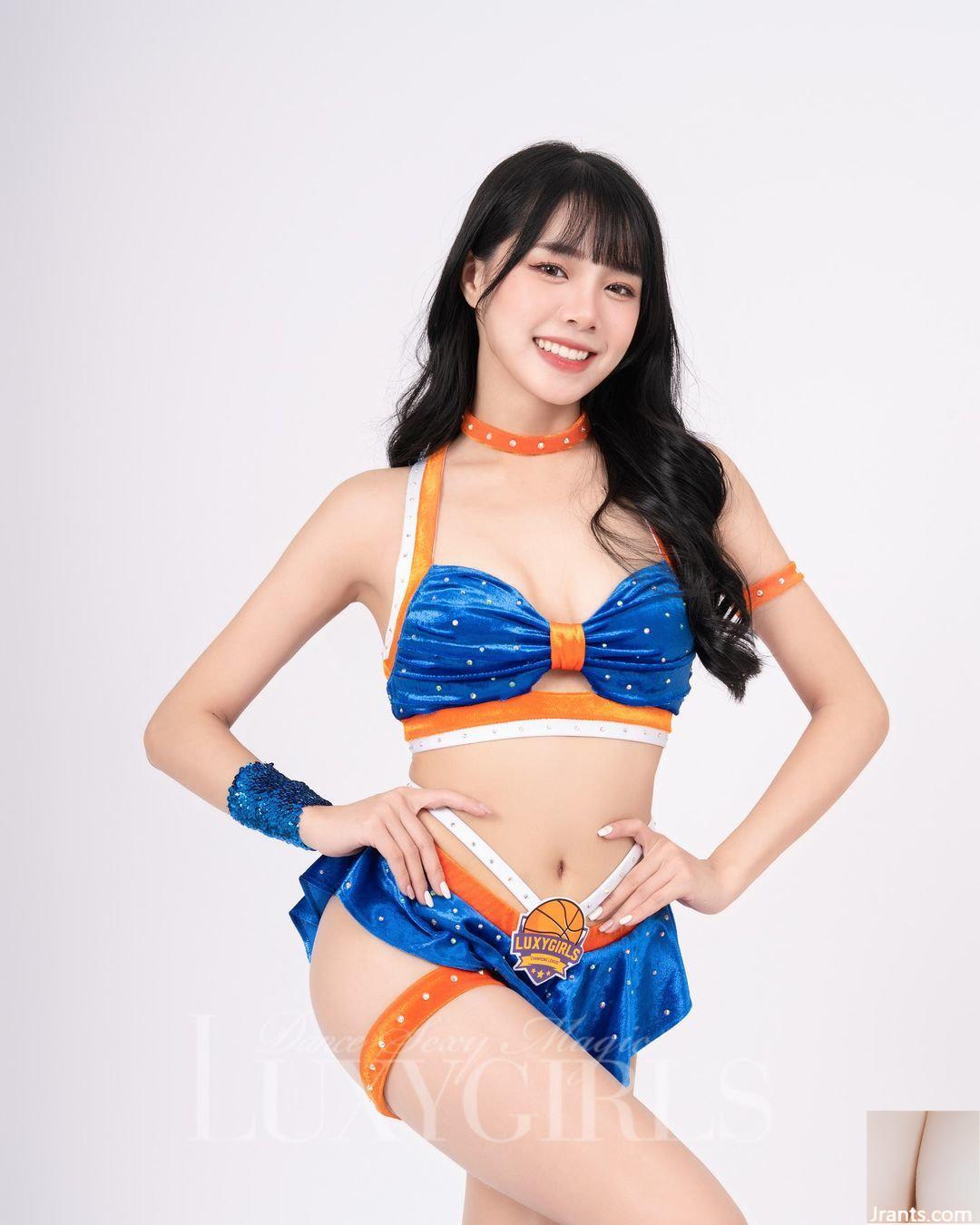 Cô nàng xinh đẹp “Xi Xi” sở hữu vóc dáng cực phẩm và trông cực kỳ tà dị trong mỗi bức ảnh (10P)