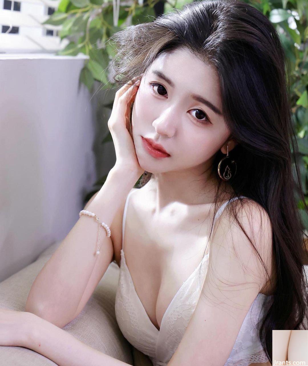 Nữ thần ngọt ngào “Zhang Anqi” có bộ ngực trắng mềm mại và quyến rũ mạnh mẽ (10P) - Ảnh 7