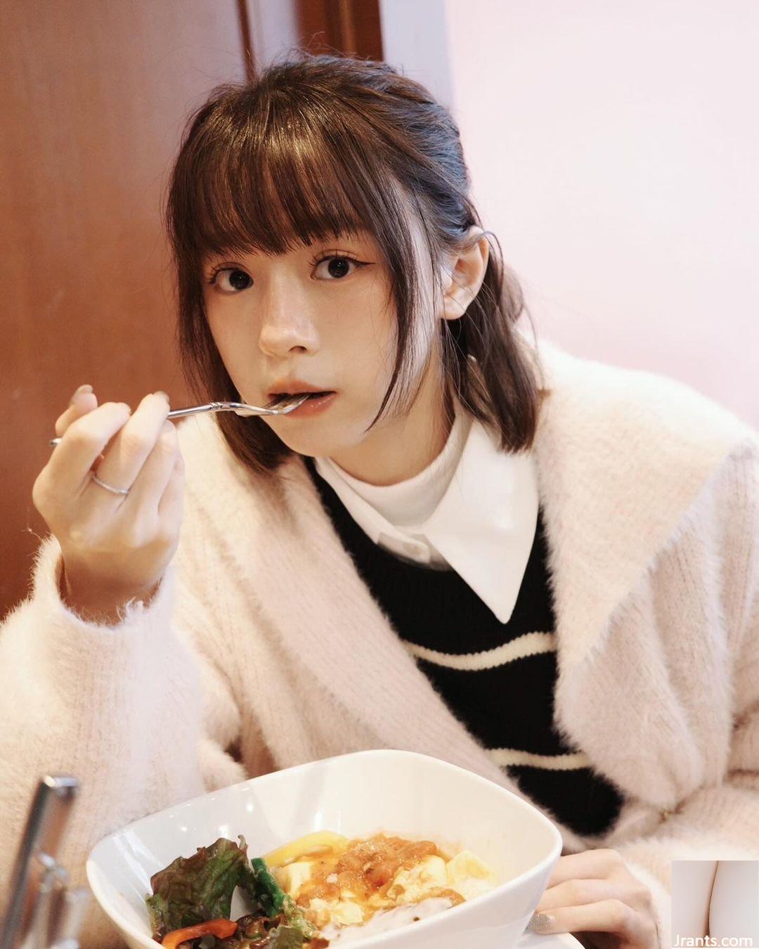 Hot girl “Chi Chi” sở hữu gương mặt ưa nhìn, quyến rũ điên cuồng không giới hạn (10P) - Ảnh 8