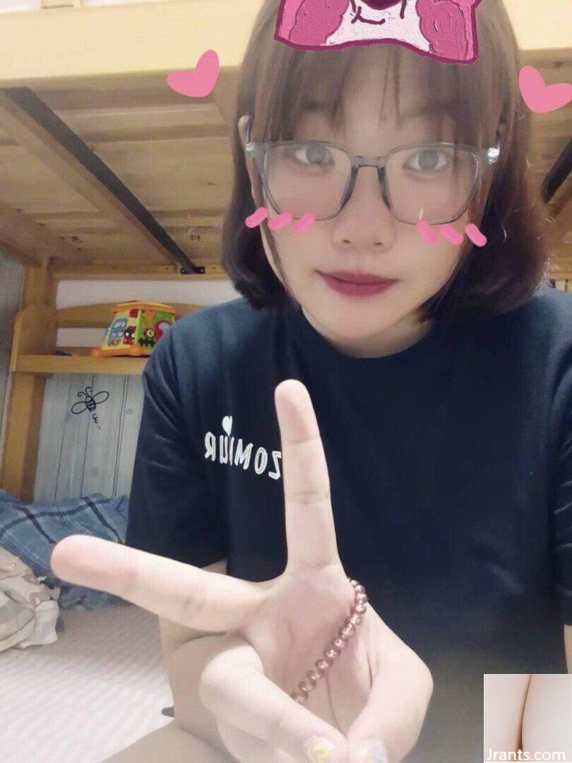 Cô gái đeo kính gợi cảm (14P) - Ảnh 14