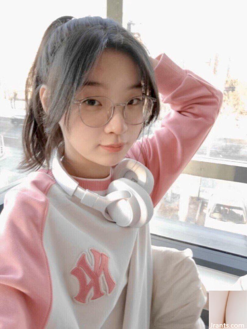 Cô gái đeo kính gợi cảm (14P) - Ảnh 6