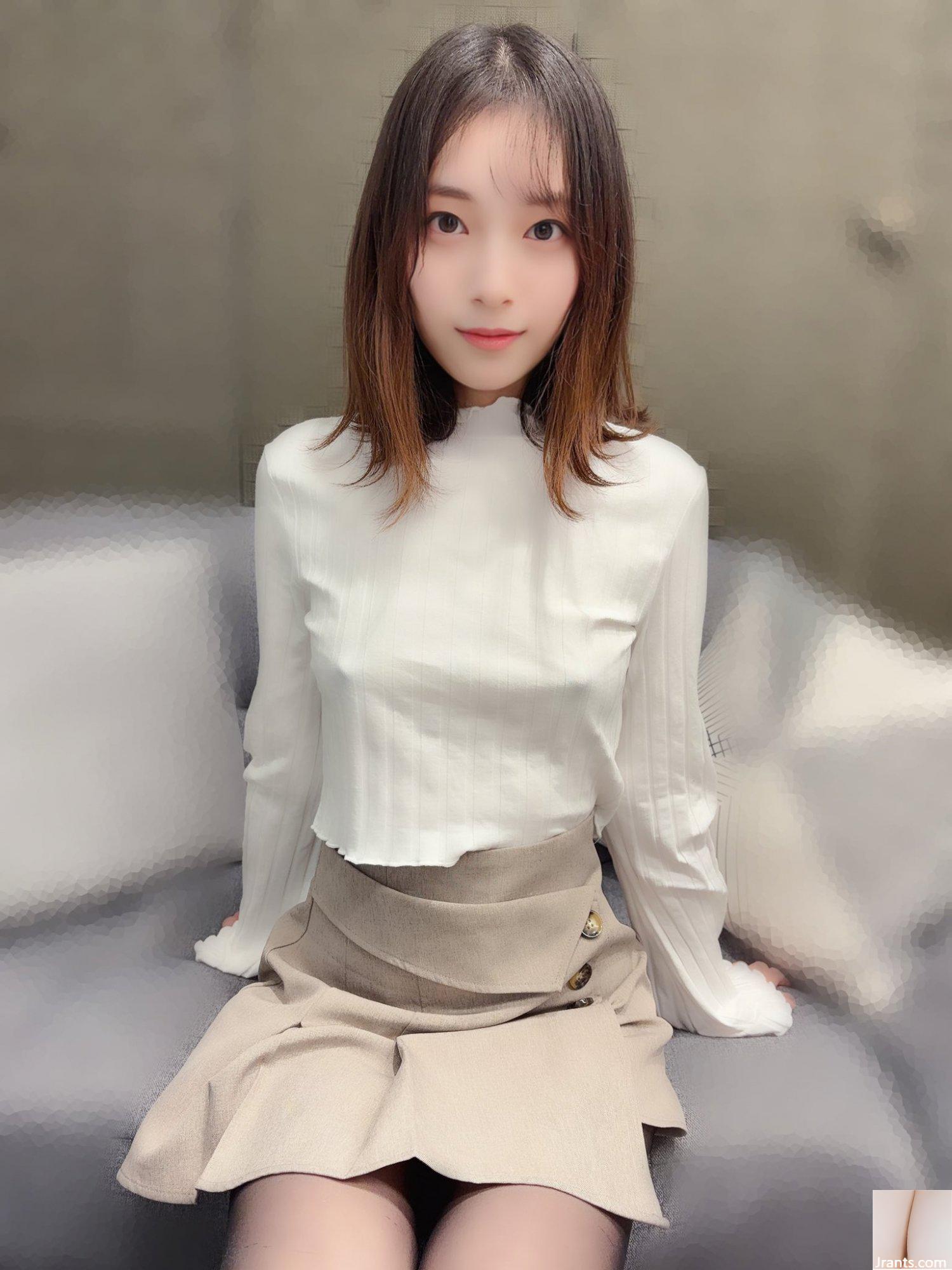 Y tá xinh đẹp chụp ảnh nội y mới mua (36P)