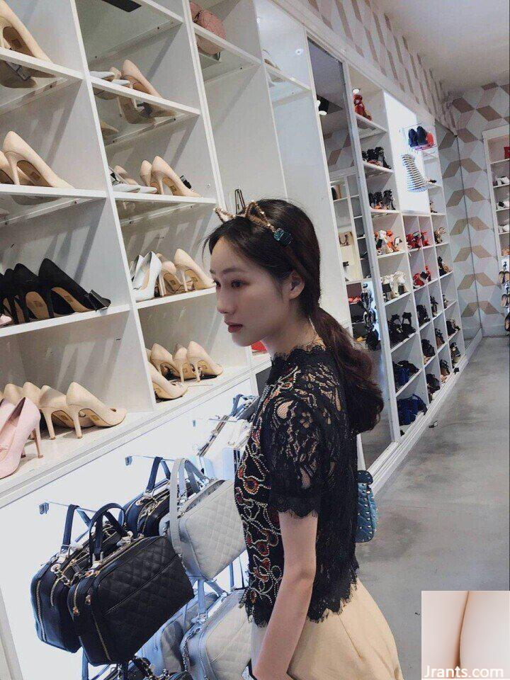 Con khốn trẻ bị hứng tình và cầu xin được fuck(33P) - Ảnh 27