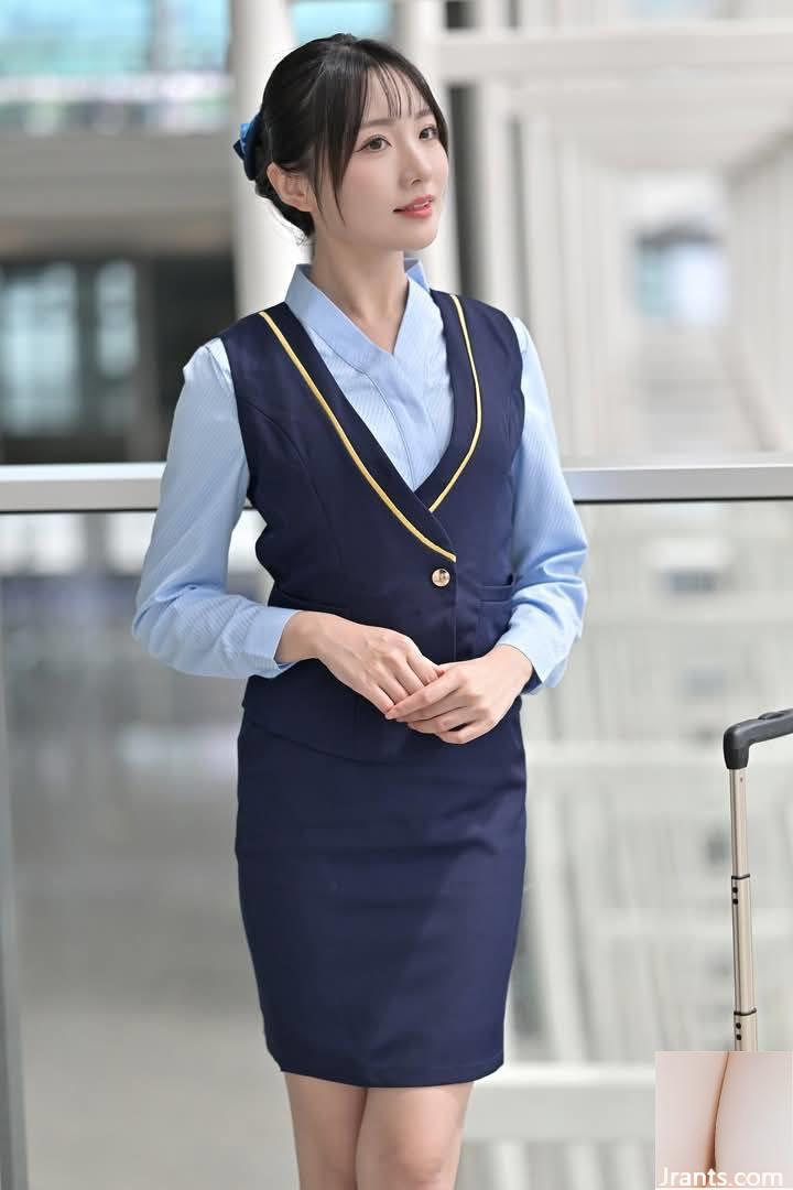 Tiếp viên hàng không mặc đồng phục - Ảnh 2