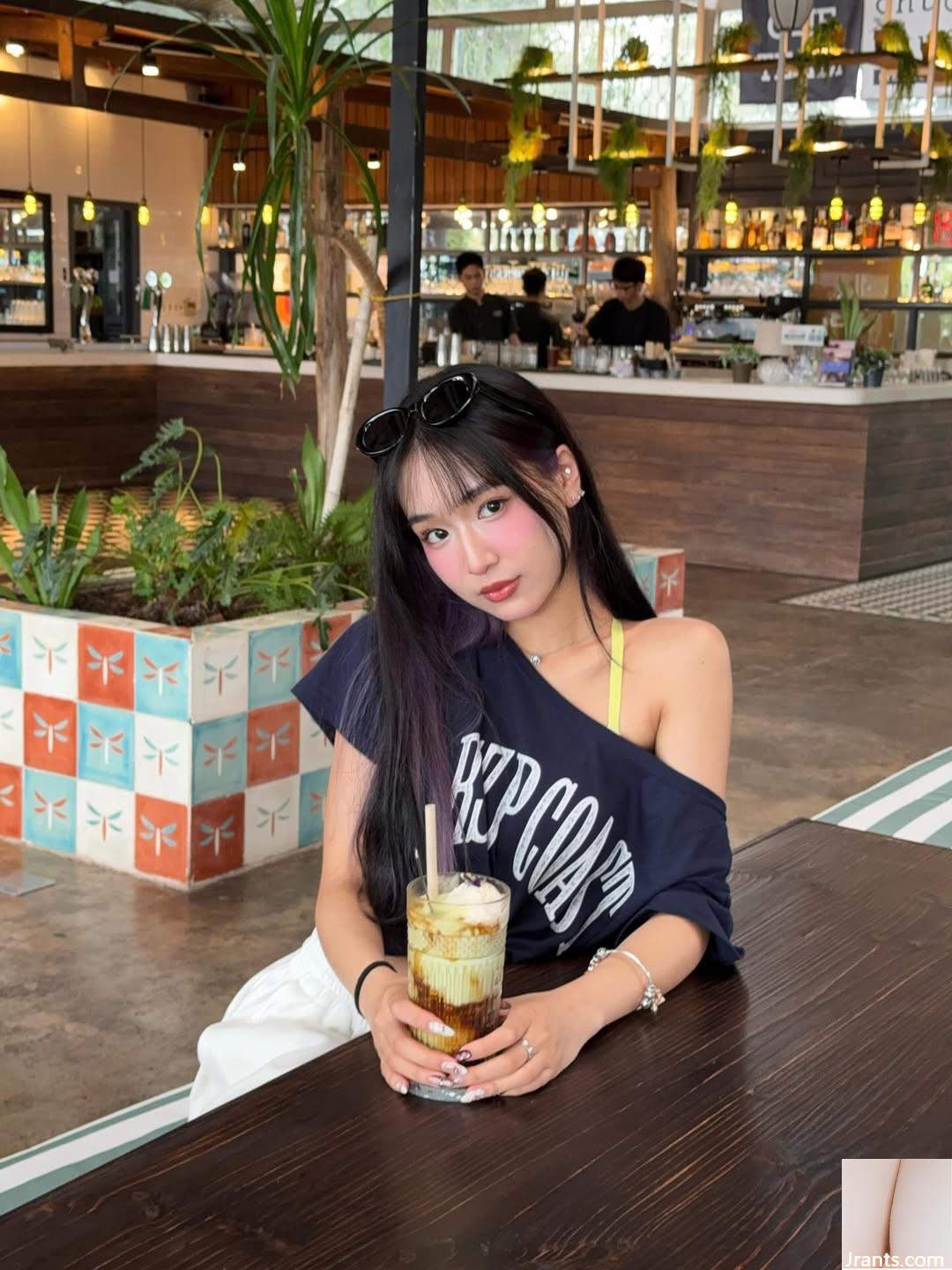 Cô gái nắng “Guo Guo” da trắng như tuyết trắng tinh khiết tươi và thanh lịch (10p) - Ảnh 4