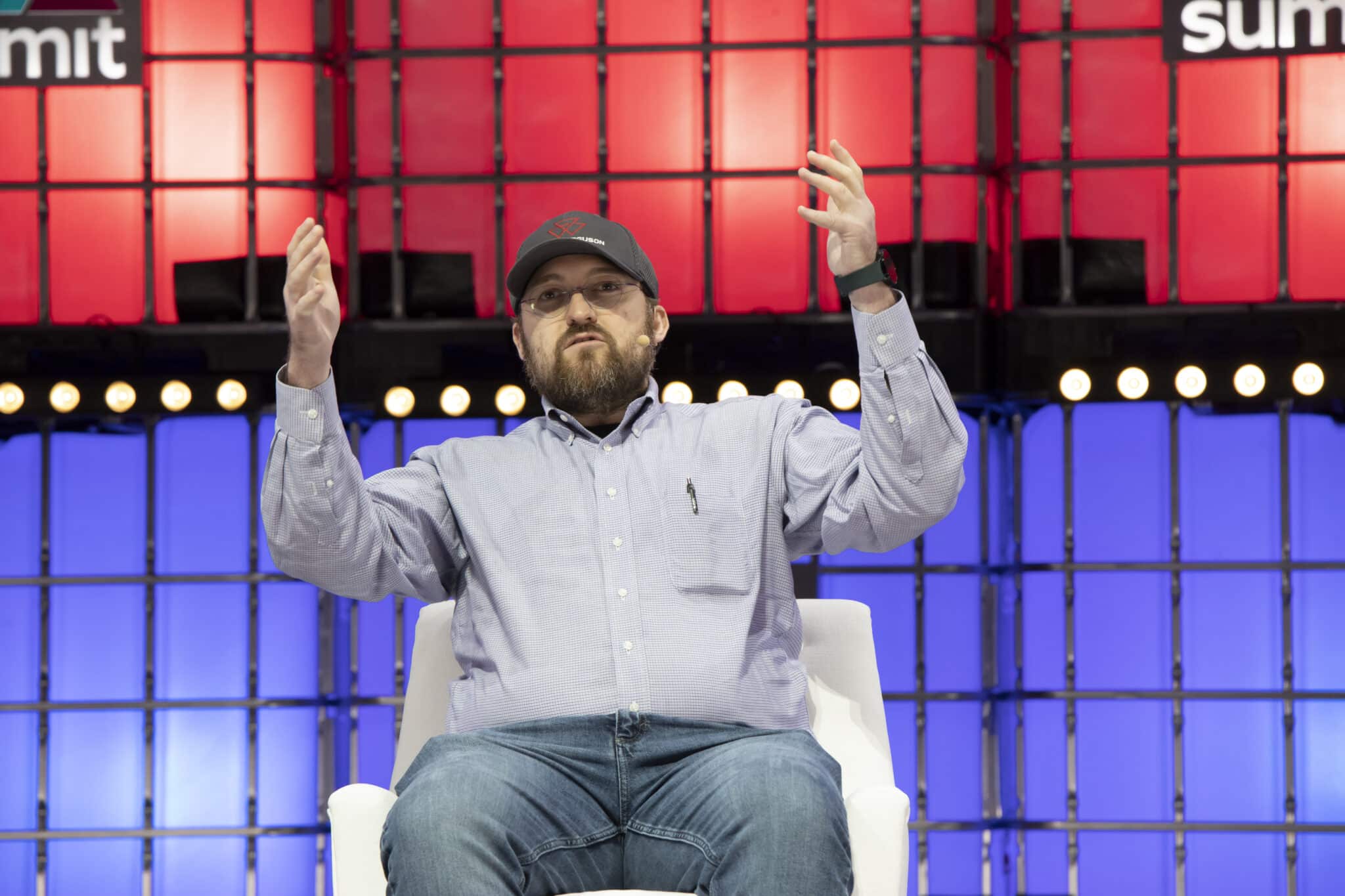 Charles Hoskinson bác bỏ cáo buộc “vibe coding” làm tê liệt mạng lưới Cardano