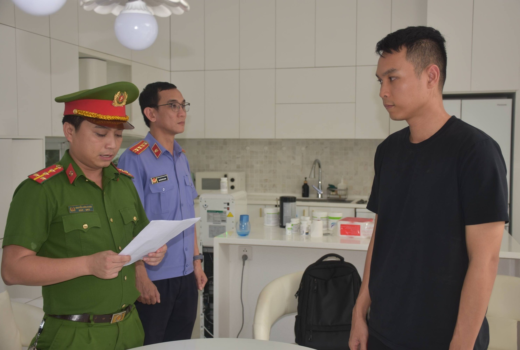 Kao Vân bị công an Đà nẵng bắt giam, cáo buộc chiếm đoạt gần 2.000 tỷ đồng