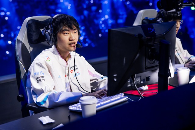 Chưa có nhiều thành tích quốc tế nhưng theo thông tin thì mức lương của Knight tương đương quỹ lương 5 đội LPL cộng lại Chưa có nhiều thành tích quốc tế nhưng theo thông tin thì mức lương của Knight tương đương quỹ lương 5 đội LPL cộng lại