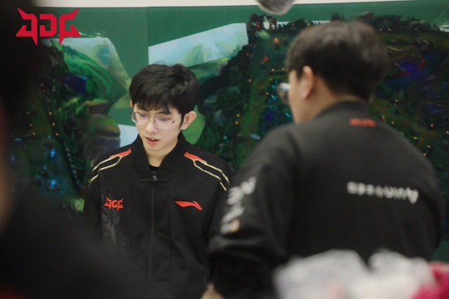 JDG 2024 vẫn rất mạnh và đang top đầu BXH LPL Mùa Xuân 2024 nhưng mới đây họ bất ngờ gục ngã trước FPX