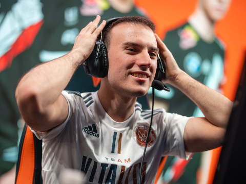 Top 5 tuyển thủ bị hạ gục nhiều nhất qua các kỳ Chung kết thế giới - Ảnh 6.