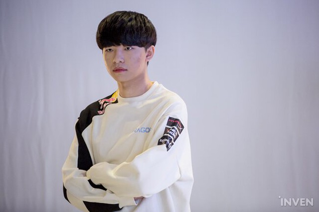 LMHT: 4 tân binh của T1 cùng nhiều gương mặt mới xuất hiện trong buổi chụp hình chào mừng LCK mùa xuân 2020 - Ảnh 31.